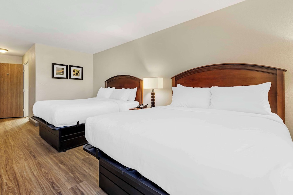 Standard Room, 2 Queen Beds, Non Smoking - Photo 1