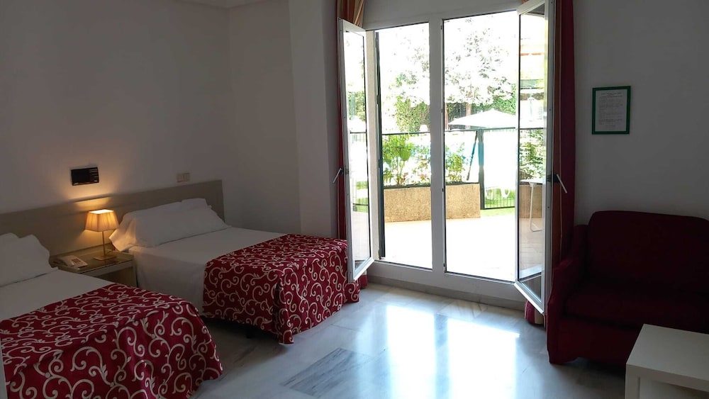 Studio (direct access to pool, 2 people) photo 3