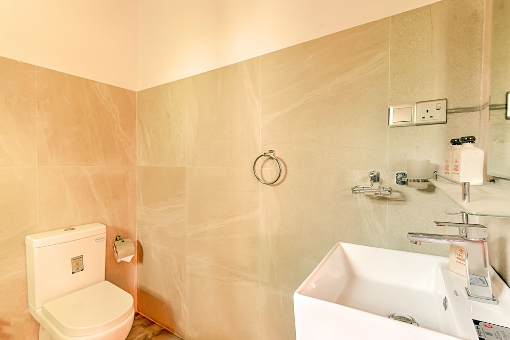 DELUXE DOUBLE ROOM - Photo 6