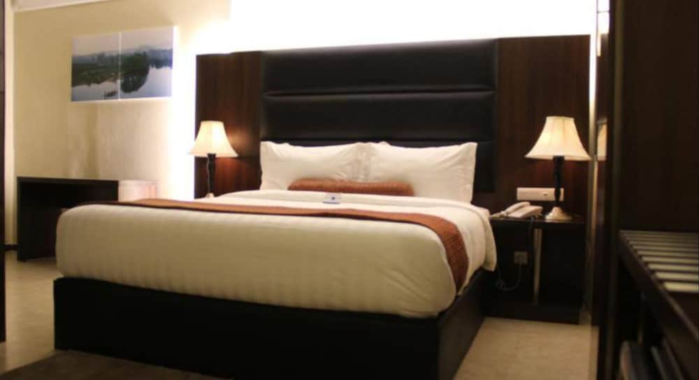 Deluxe Suite photo 2