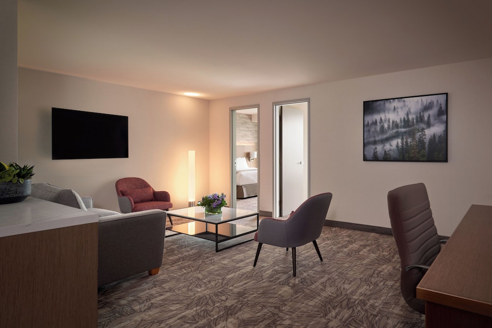 Racetrack Two Bedroom Suite King, Queen