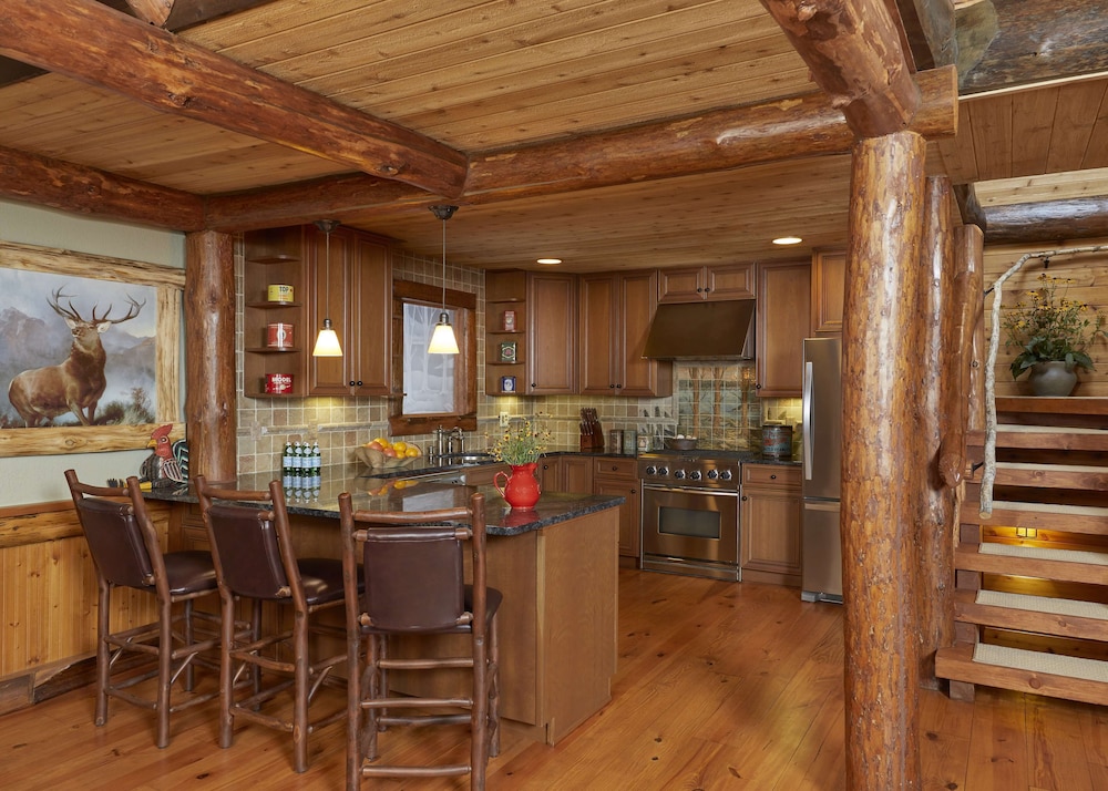 Room, Multiple Beds (Elk Retreat and Bear Cub)