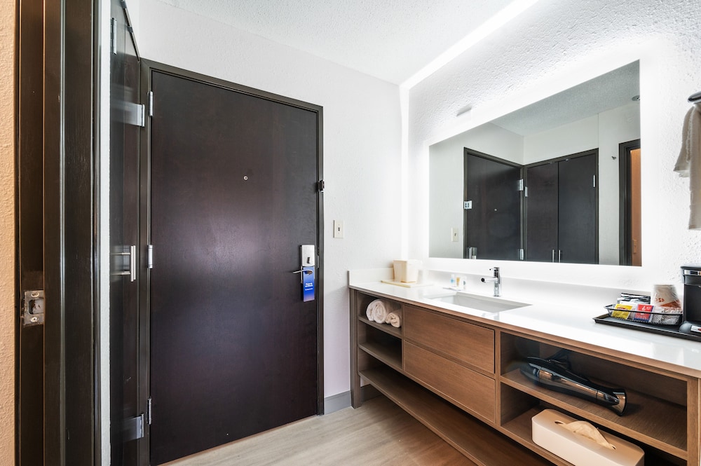 Suite, 1 Queen Bed with Sofa bed, Non Smoking (Efficiency, Upgrade) - Photo 12