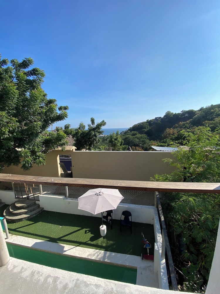 Basic Twin Room, 2 Twin Beds, Partial Ocean View photo 3