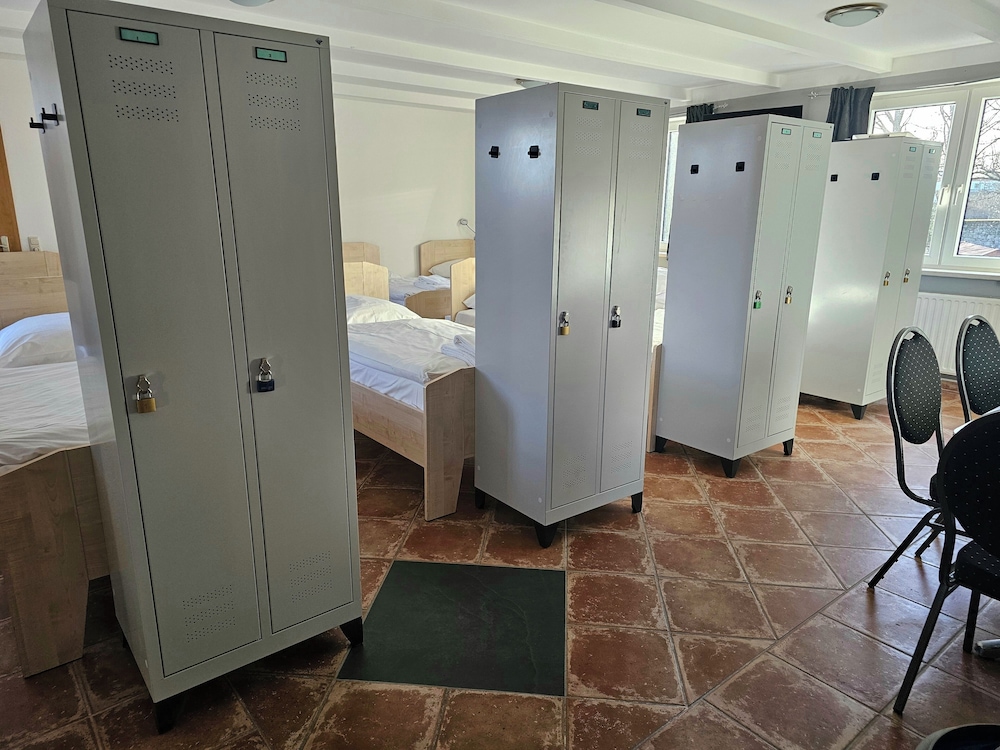 Shared Dormitory, Shared Bathroom (1 bed in 8-bed dorm) photo 2