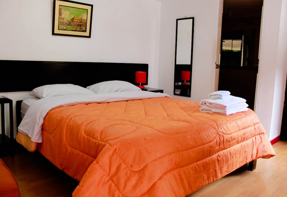 Standard Room, 1 Queen Bed photo 1