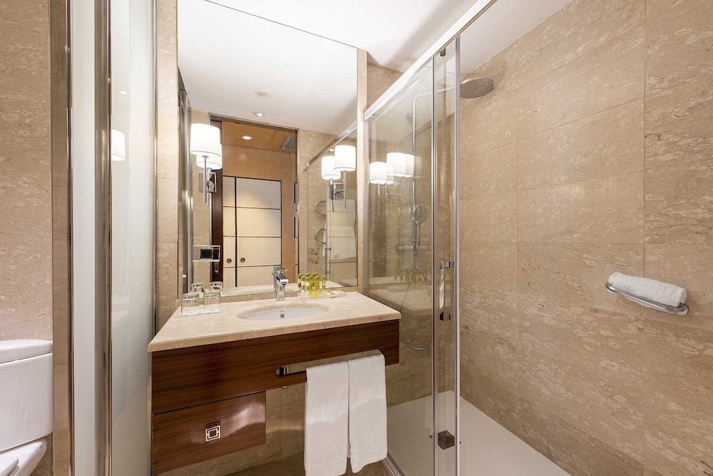 Triple Room, City View