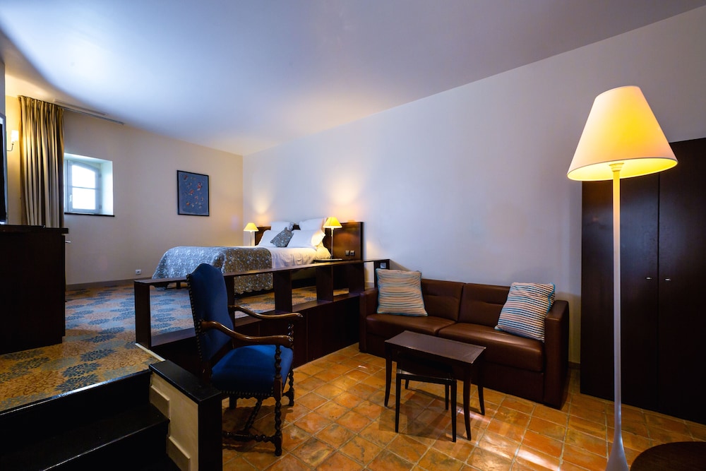 Family Room - Photo 2