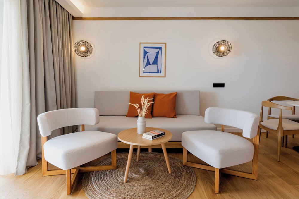 King Suite, Sea View - Photo 7