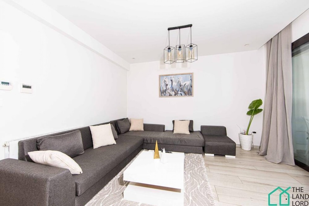 Apartment photo 2
