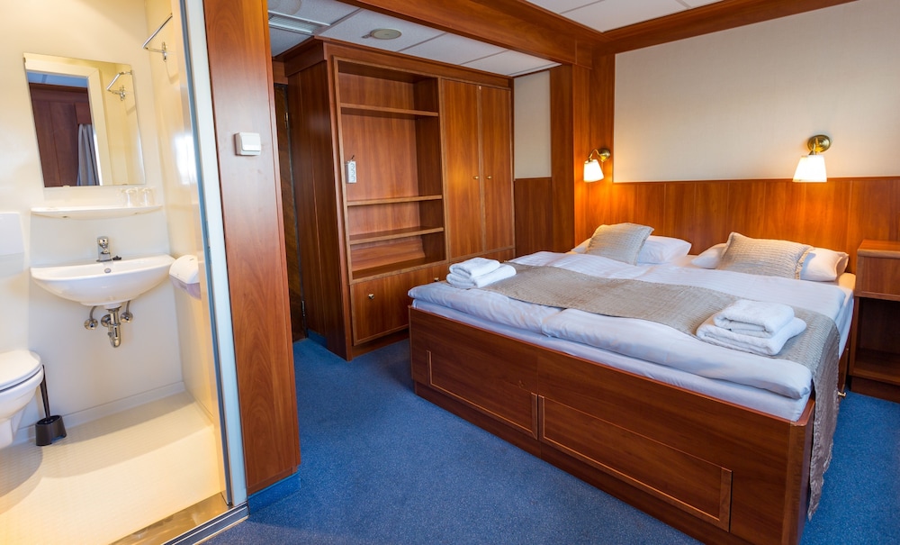 Standard Cabin, 1 Queen Bed