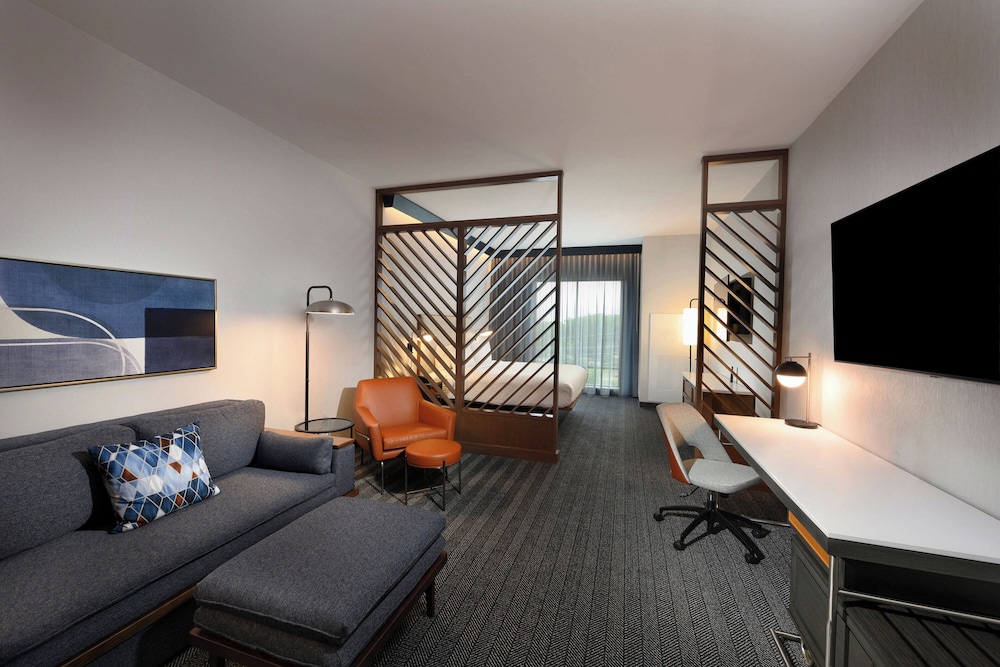 Deluxe Room, 1 King Bed with Sofa bed