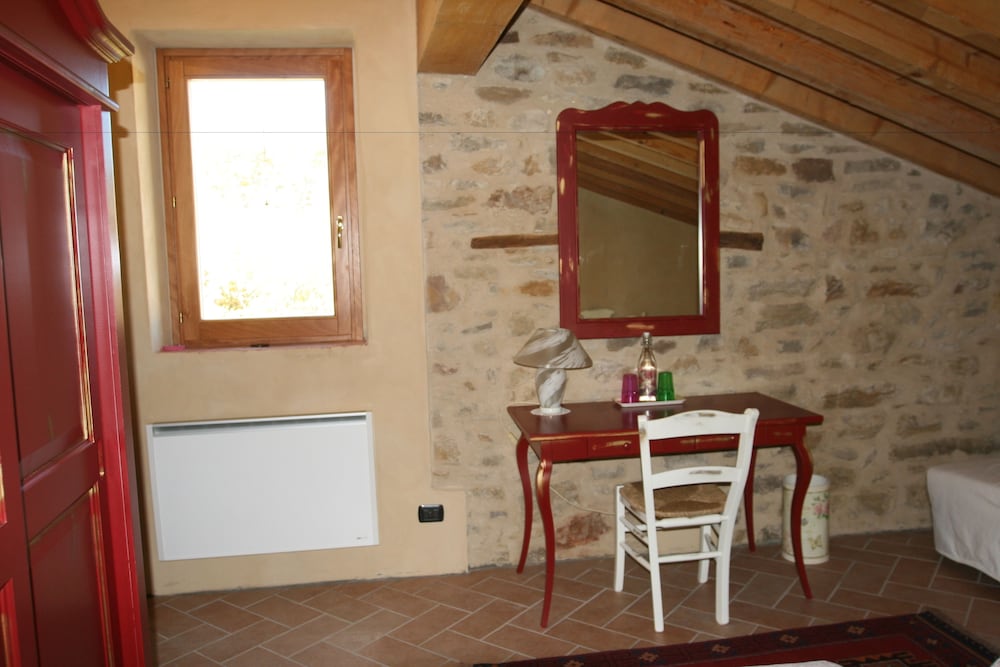 Twin Room, 2 Twin Beds, Shared Bathroom (Papavero) photo 3