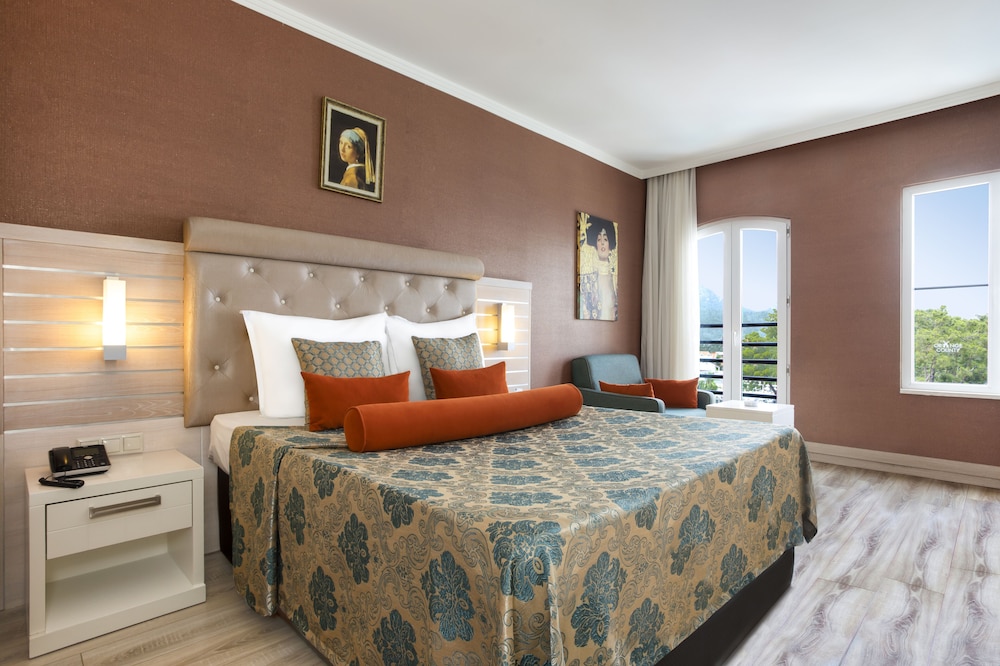 Orange Suite Room / 2 Bedroom