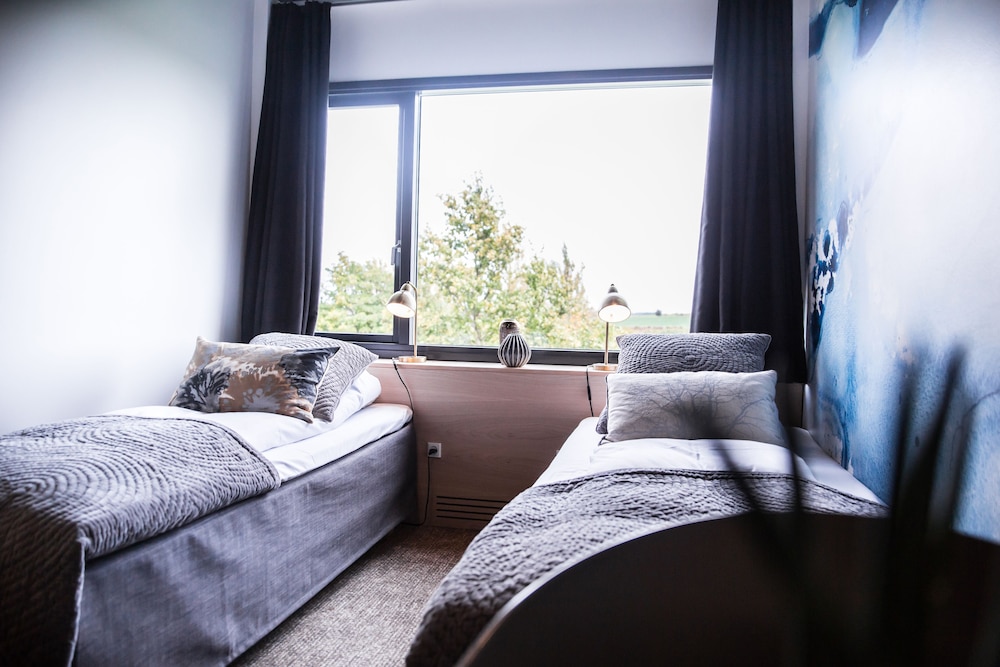 Family Room, 2 Bedrooms - Photo 5