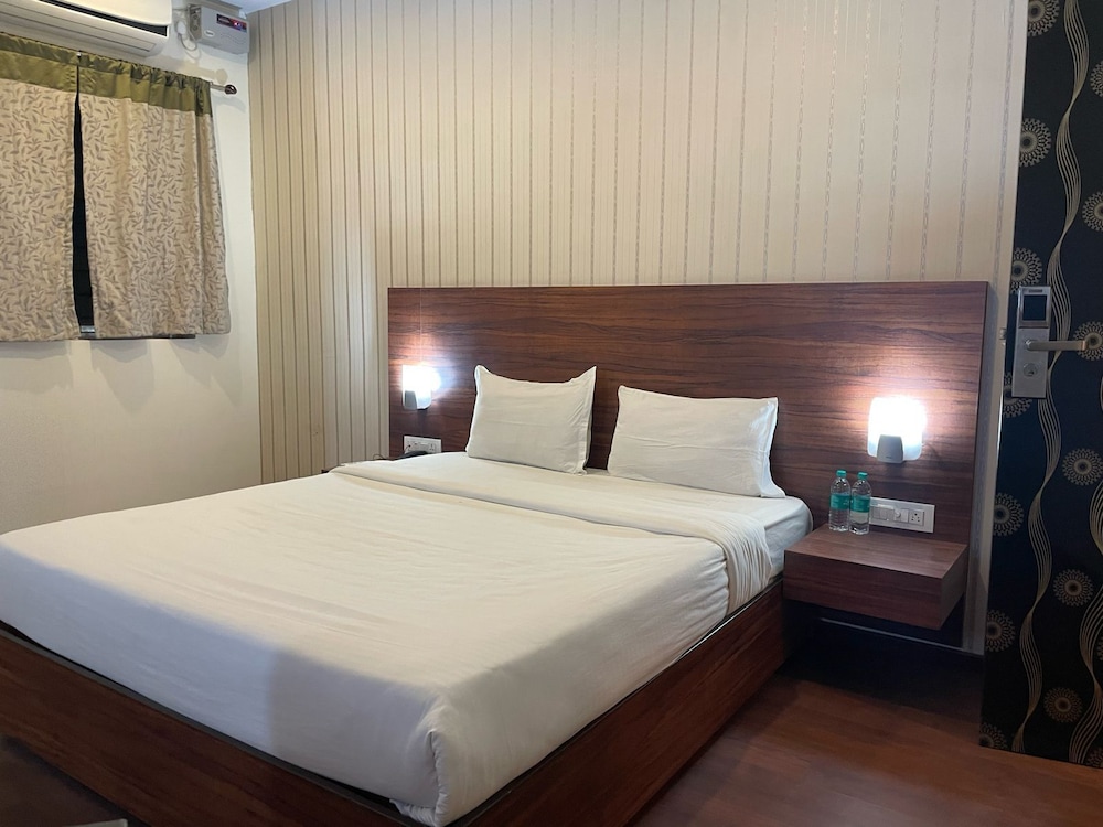 Deluxe Double Room, City View