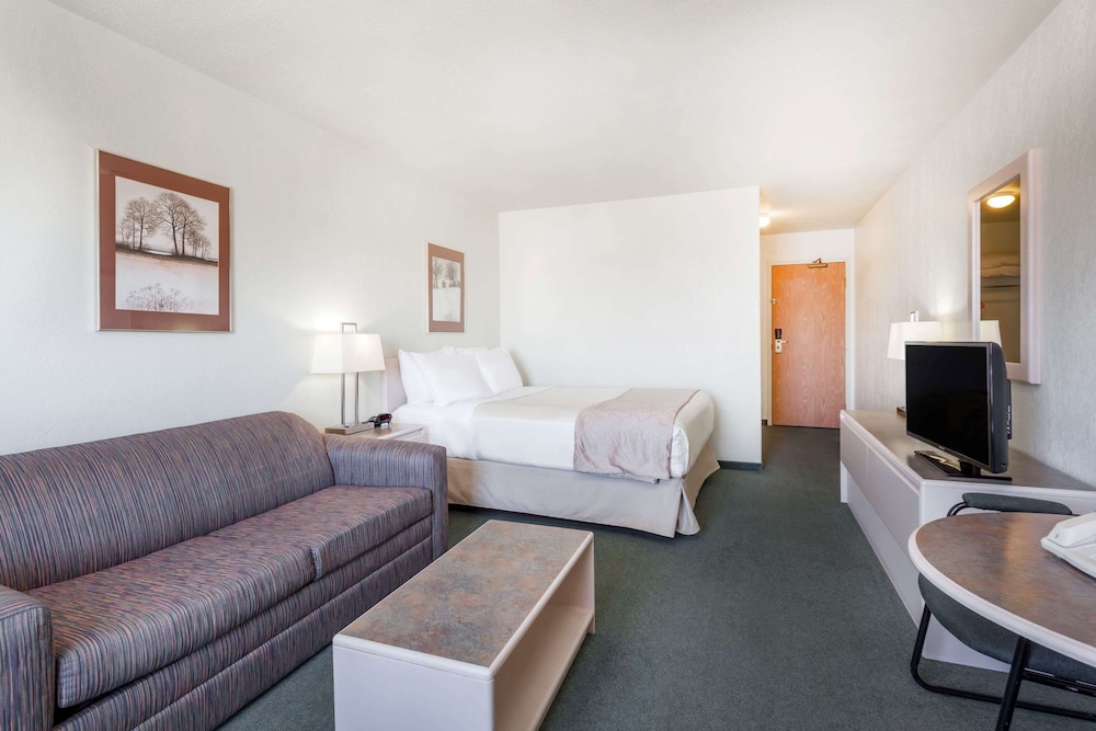Suite, 1 King Bed, Jetted Tub photo 1