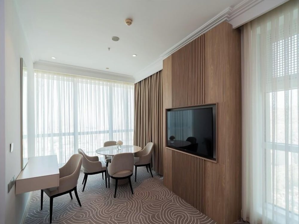 Superior Suite, 1 King Bed (Partial Haram View) - Photo 5