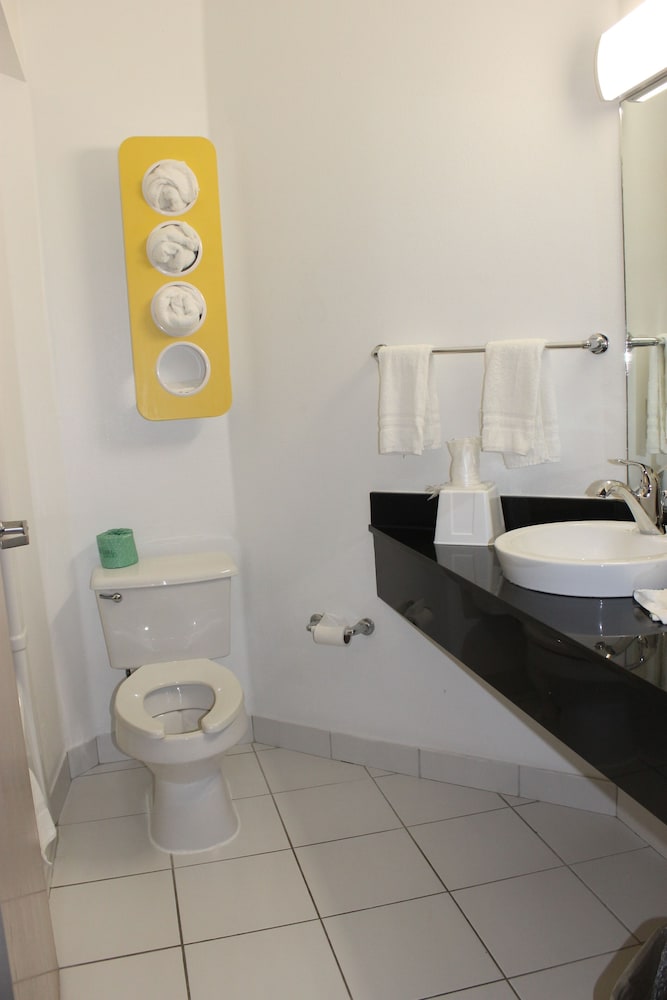Standard Room, 2 Double Beds, Non Smoking photo 2
