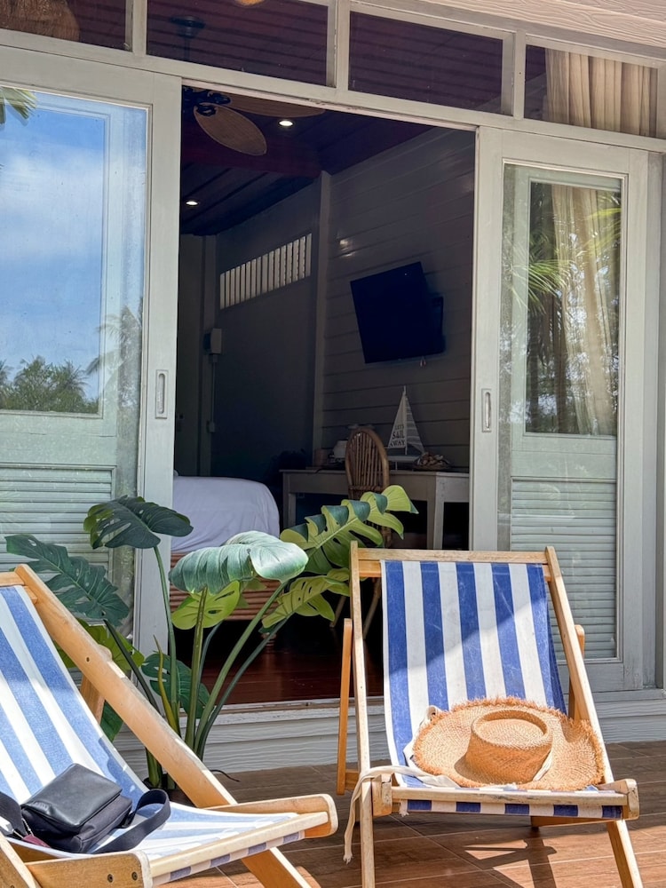 Deluxe Bungalow - Photo 2
