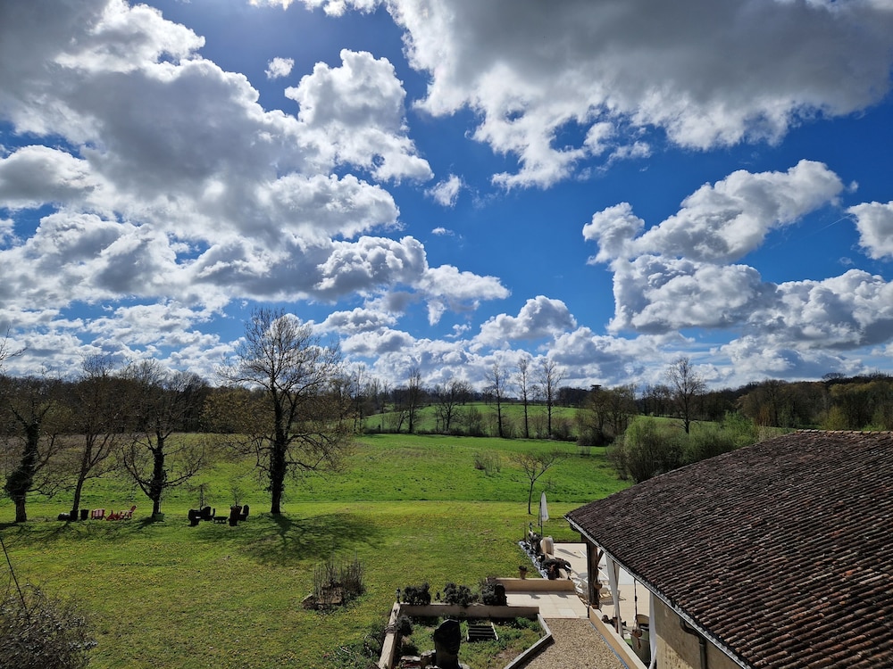 Double Room, 1 Queen Bed, Private Bathroom, Garden View photo 2