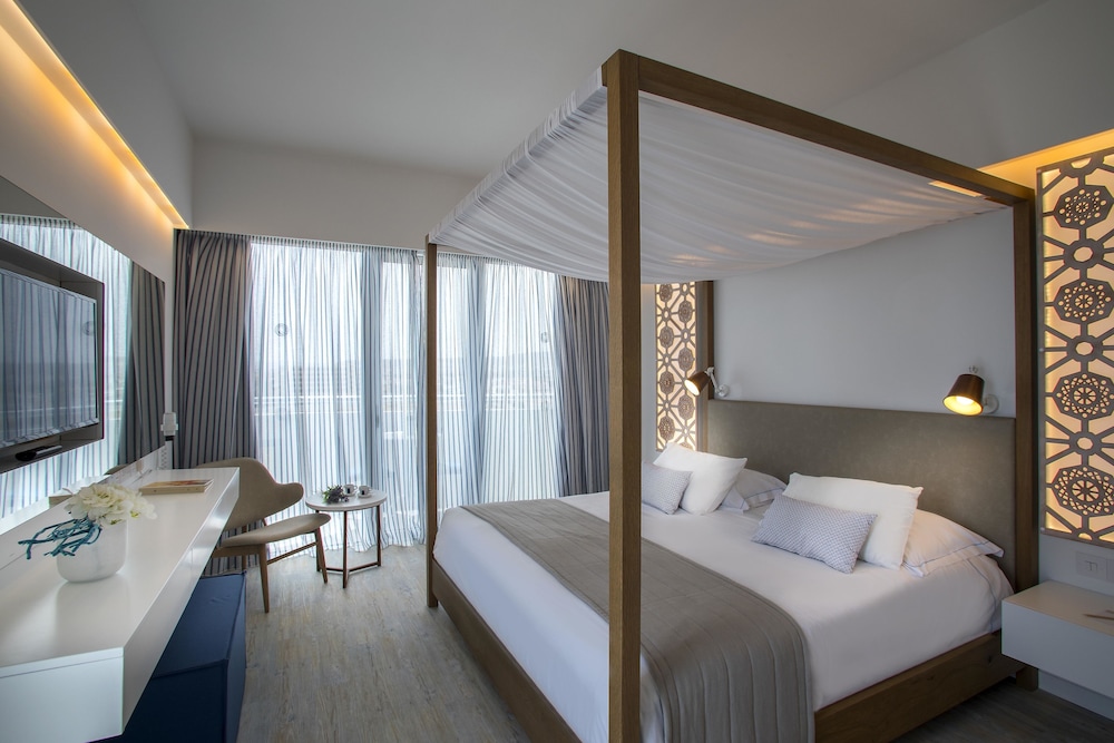 Premium Room, Sea View (Front) - Photo 5