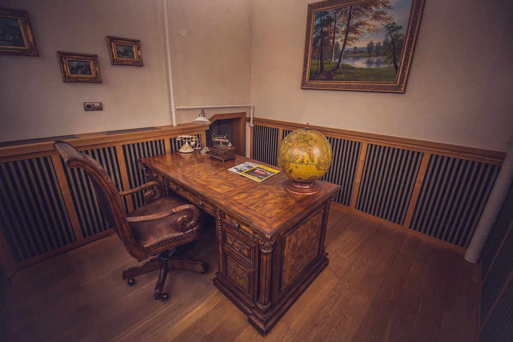 Deluxe Suite - Photo 3