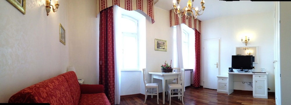 Junior Suite (Executive CM)