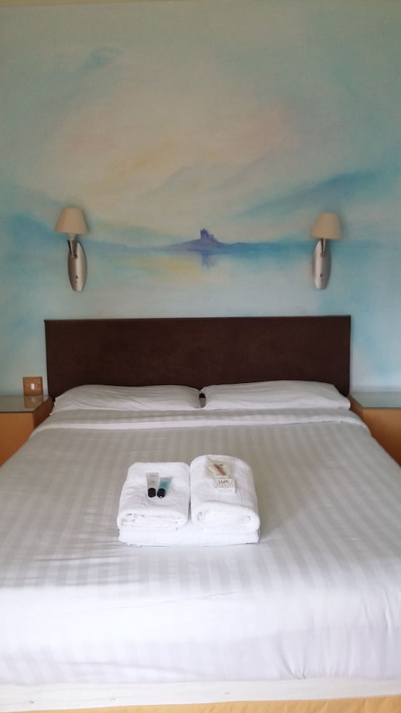 Compact Twin Room photo 2