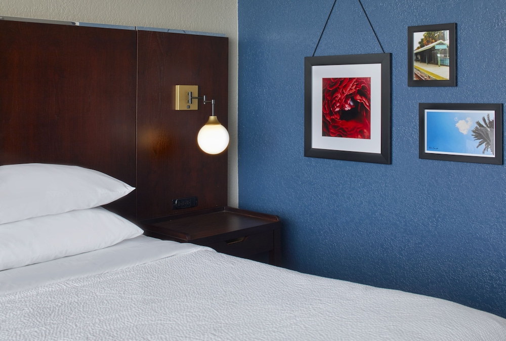 Deluxe Room, 1 King Bed - Photo 1