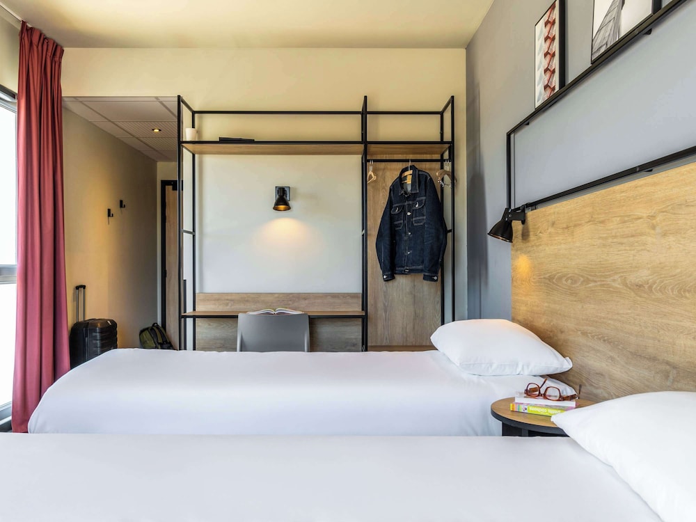 Standard Room, 2 Twin Beds - Photo 4