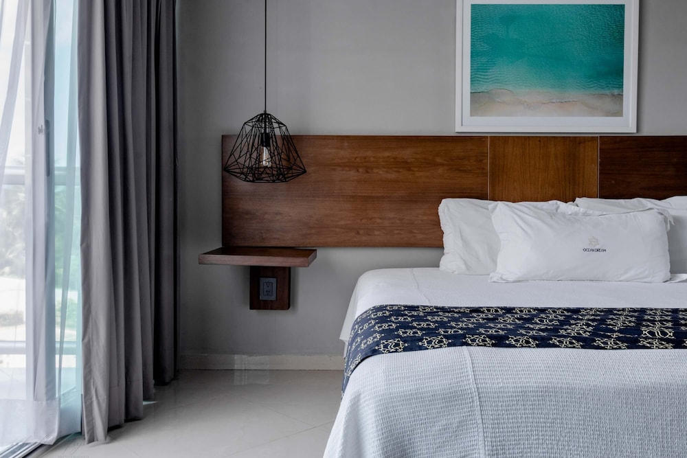 Standard Room, 1 king Bed Lagoon View photo 2