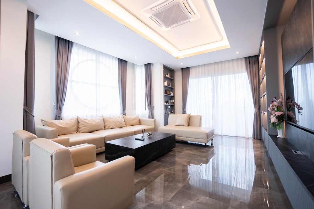 Penthouse photo 2
