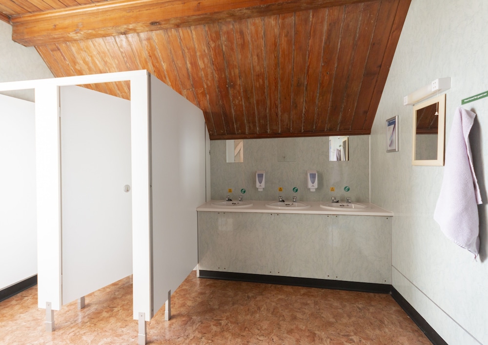 Standard Room, Multiple Beds, Shared Bathroom photo 3