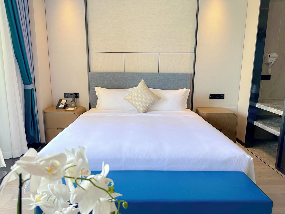 Room, 1 King Bed, Sea View