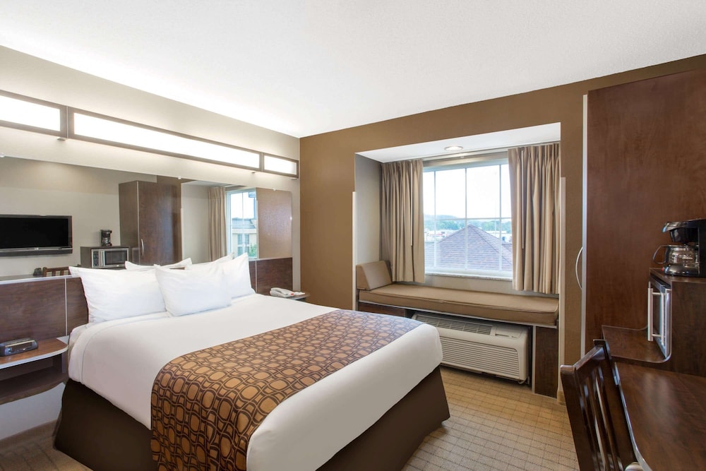 1 Queen Bed Non Smoking - Photo 4
