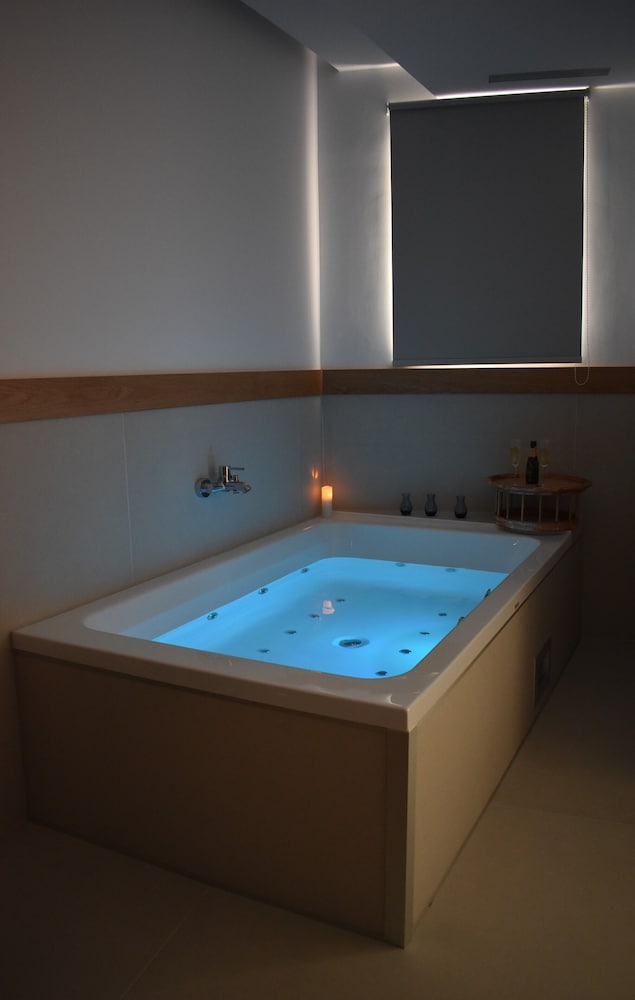 Deluxe Suite - Photo 3