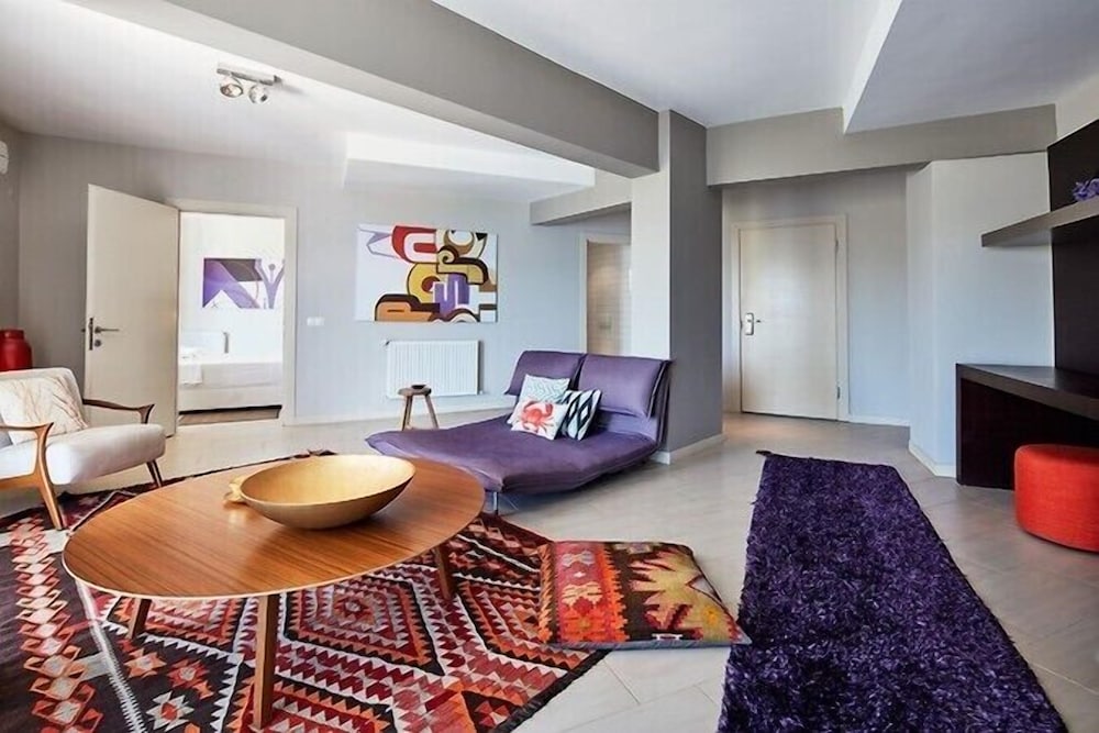 Executive Suite - Photo 7