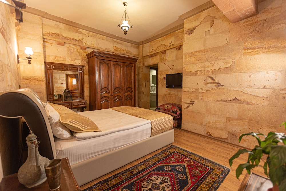 Premium Triple Room, 1 King Bed photo 2