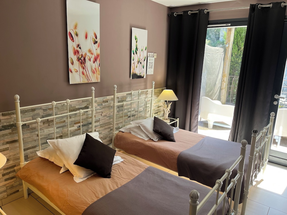Classic Double Room (Pontiar)