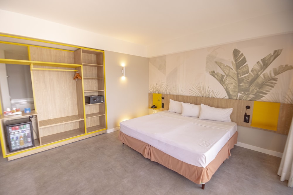 Luxury Room, 1 King Bed, City View - Photo 2