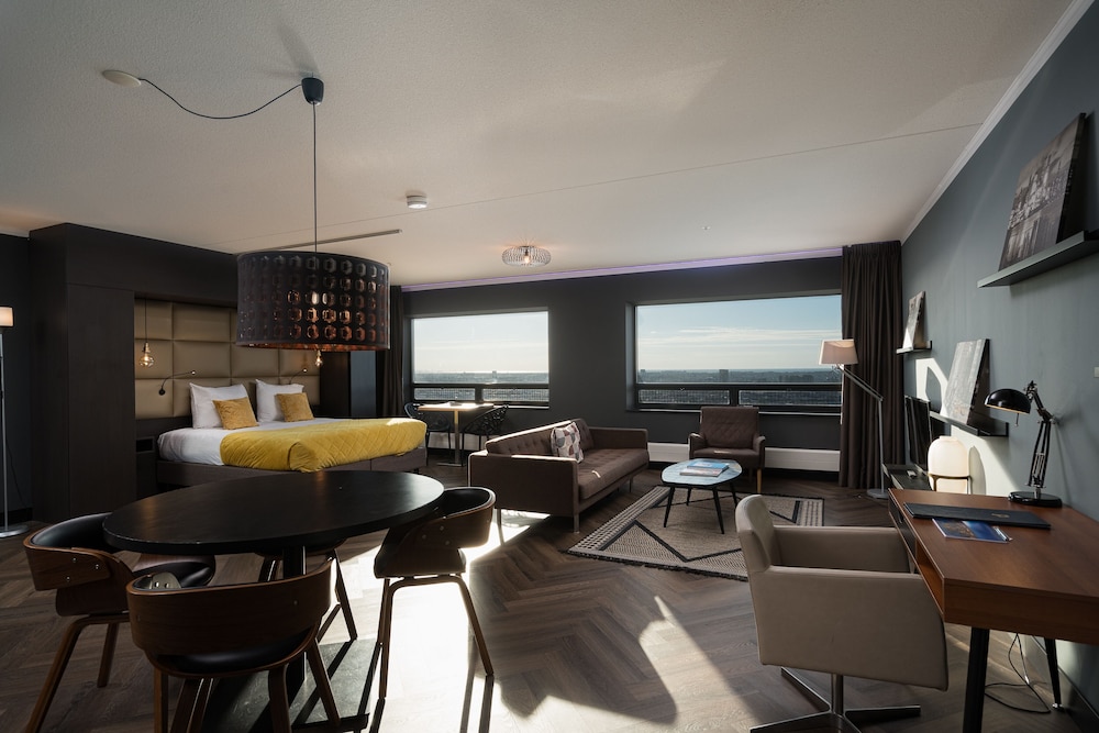 Panoramic Studio (29th floor 729)