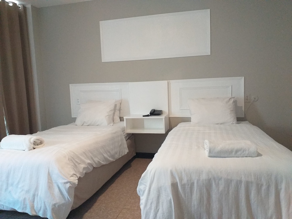 Basic Double Room, 2 Twin Beds