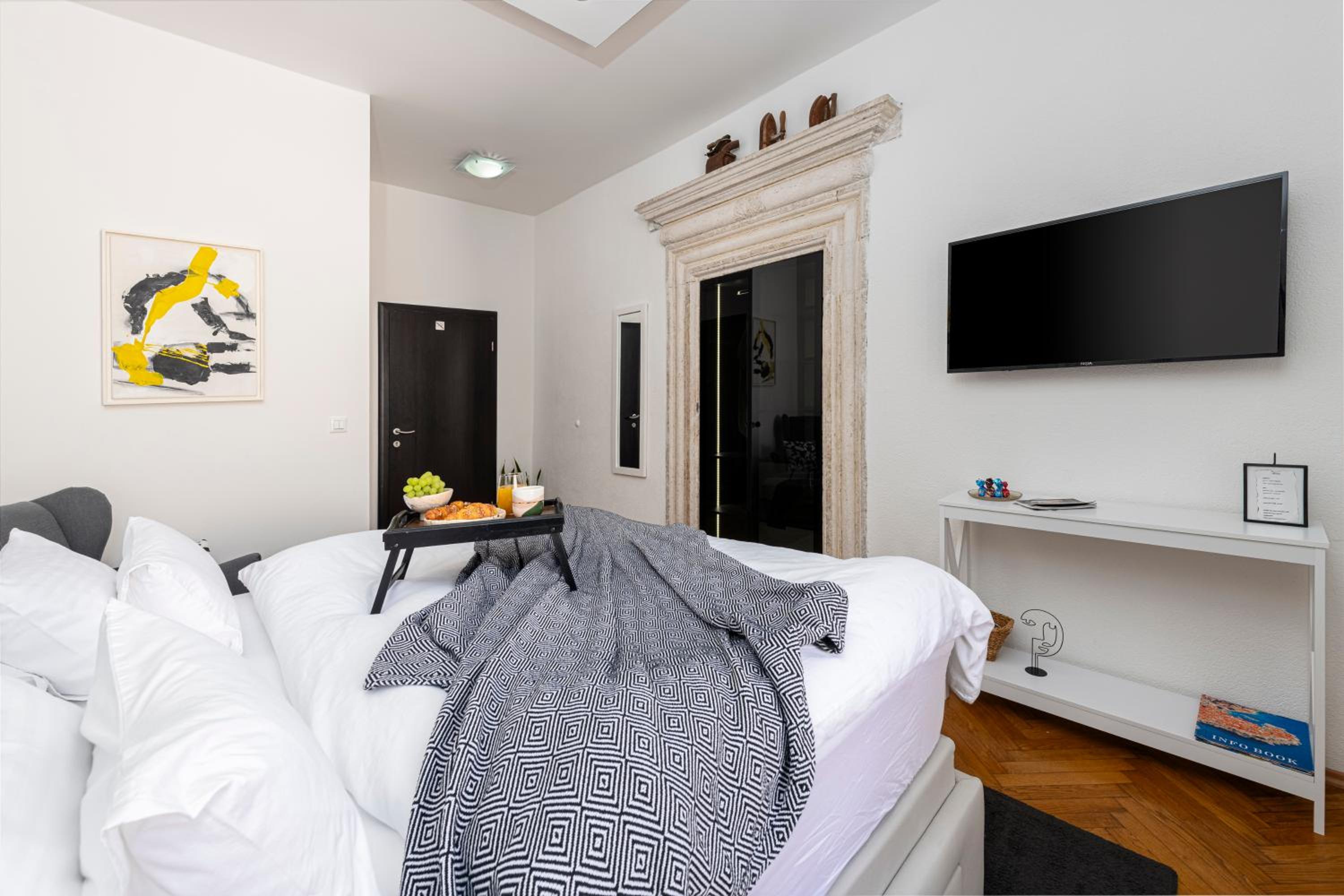 Triple Room with Private Bathroom