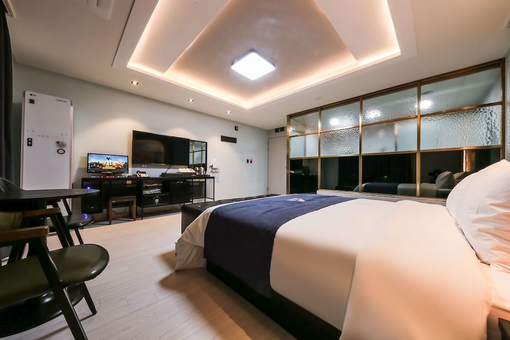 Deluxe Room - Photo 3