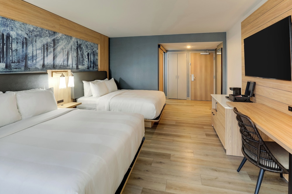 Room, 2 Queen Beds - Photo 4