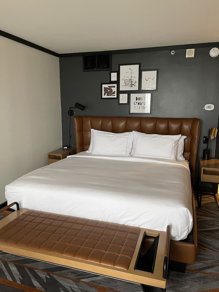 Room, 1 King Bed, Accessible, Bathtub (Mobility) - Photo 2