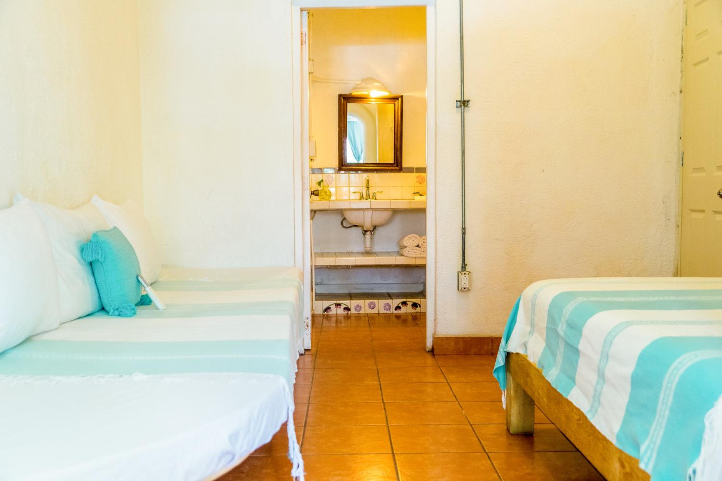 Standard Triple Room - Photo 6