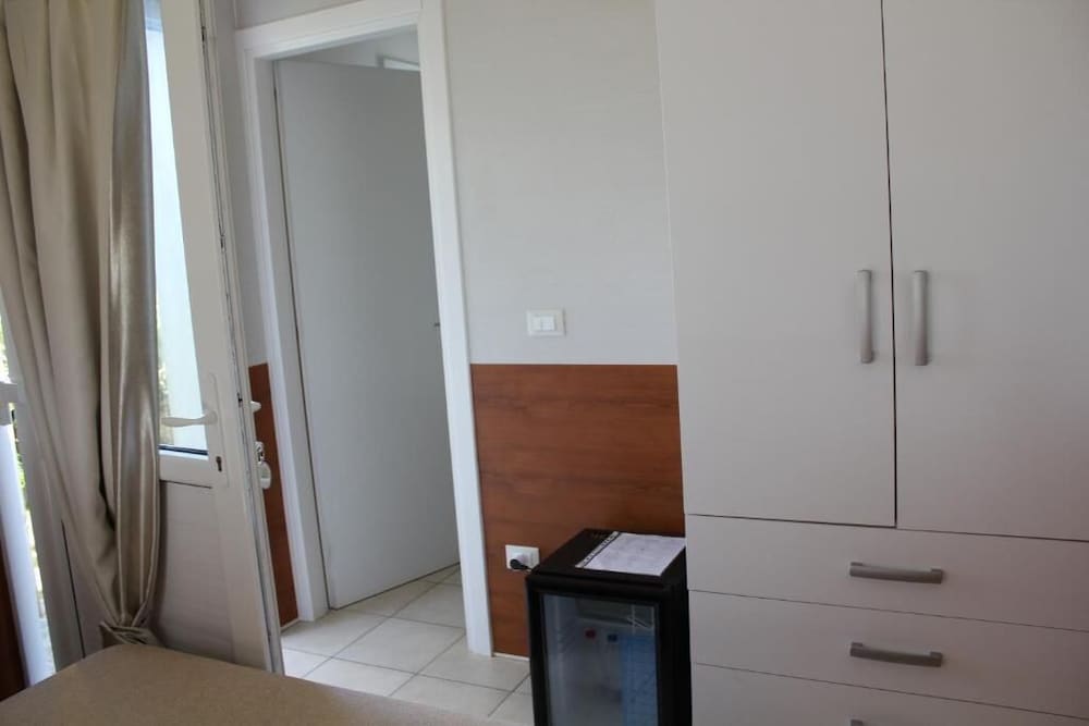 Economy Room, 1 Large Twin Bed