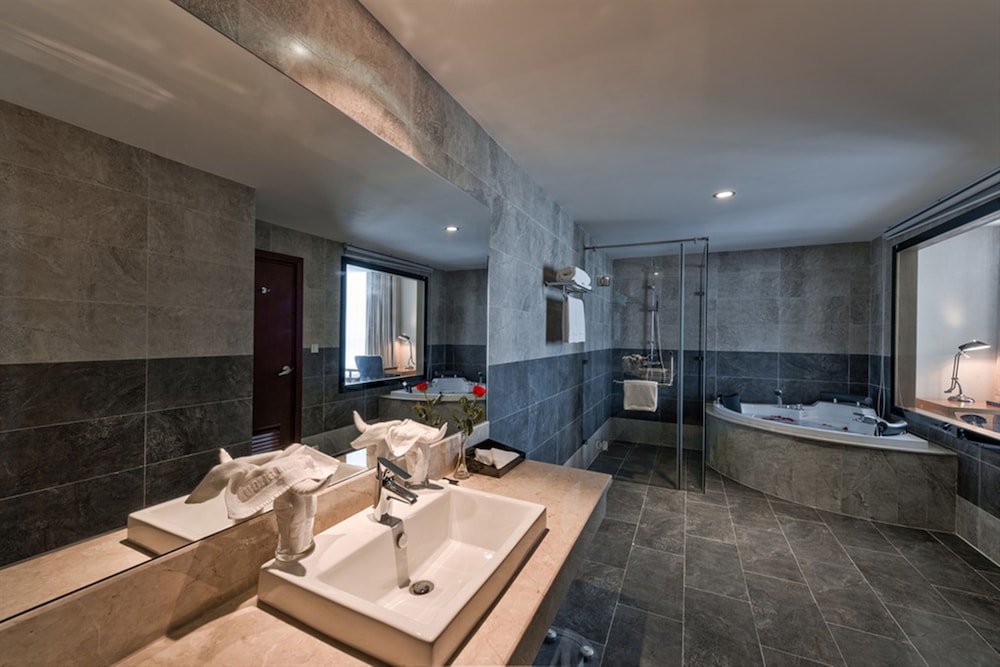 Royal Suite photo 2